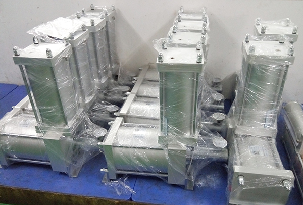 玖容預(yù)壓式氣液增壓器產(chǎn)品實(shí)拍 玖容預(yù)壓式氣液增壓器產(chǎn)品實(shí)拍