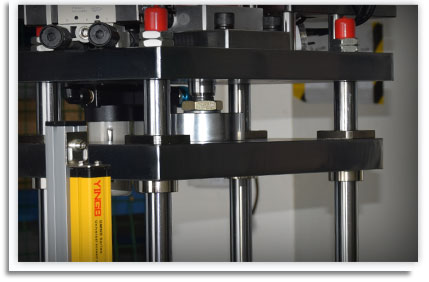 抗轉動的導向桿 抗轉動的導向桿